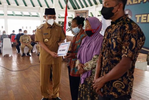 Ratusan Buruh Gendong Boyolali Terima Bingkisan Lebaran - GenPI.co JATENG