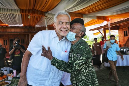 Begini Pengakuan Ganjar Hampir Ditipu Soal Guru SD-nya Meninggal - GenPI.co JATENG