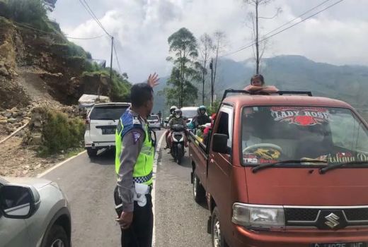 Hati-Hati Lur! Jalur Ekstrem Tanjakan 15% Menuju Wisata Dieng - GenPI.co JATENG