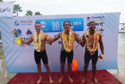 3 Bule Berenang Lintasi Karimunjawa-Jepara Selama 47 Jam - GenPI.co JATENG