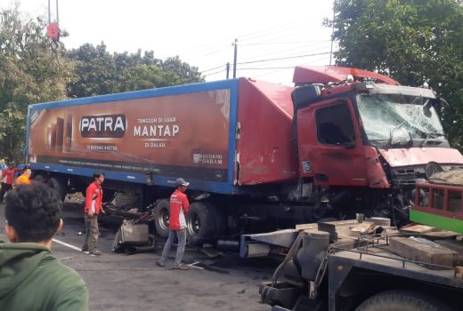 2 Truk Kontainer Kecelakaan di Boyolali, Sopir dan Kernet Tewas - GenPI.co JATENG