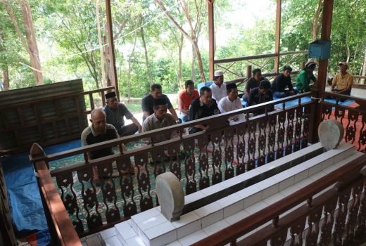 Makam Syekh Kambang Karimunjawa Bakal Ditata untuk Wisata - GenPI.co JATENG