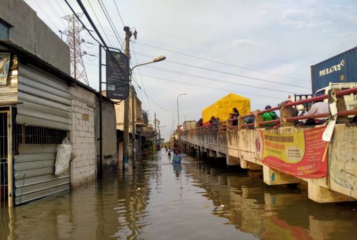 Tanggul di Semarang Jebol, Ratusan Rumah Diterjang Banjir Rob - GenPI.co JATENG