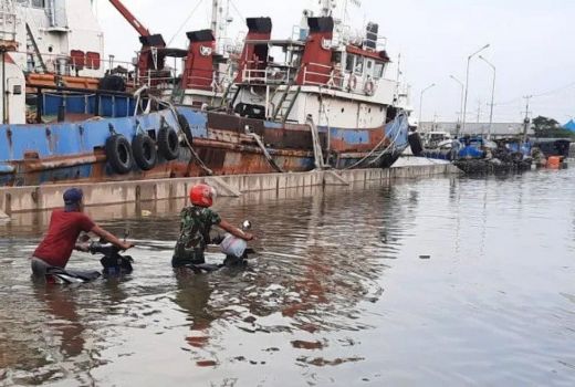 Banjir Rob Semarang Akibat Siklus Akhir Bulan Purnama - GenPI.co JATENG