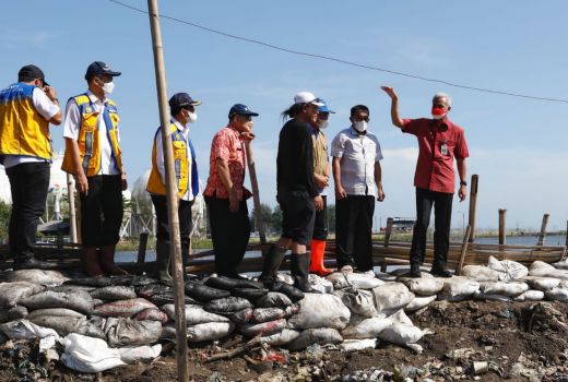 Ganjar Beberkan Penanganan Jangka Pendek Tanggul Laut yang Jebol - GenPI.co JATENG