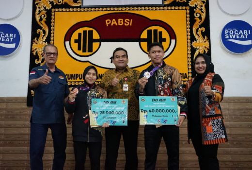 Bupati Blora Beri Bonus Peraih Medali SEA Games 2021 - GenPI.co JATENG