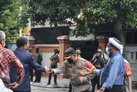 Isu Pernikahan Politik Adik Jokowi, Ngabalin Bilang Begini - GenPI.co JATENG