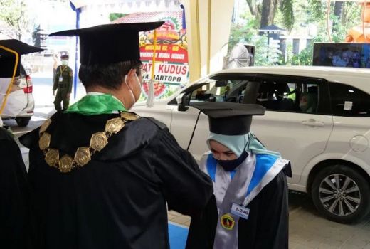 Meski Pandemi Melandai, UMK Gelar Wisuda dengan Lantatur - GenPI.co JATENG