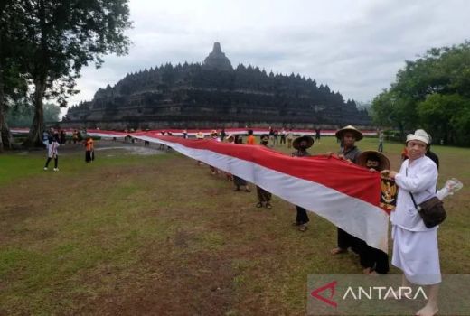 Wow! Ada Bendera Merah Putih 1.000 Meter di Candi Borobudur - GenPI.co JATENG