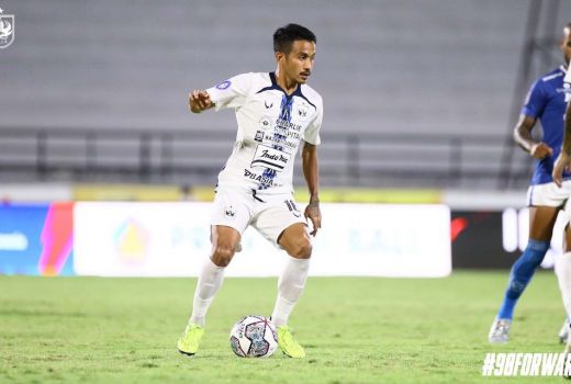 Sah! PSIS Semarang Jual Finky Pasamba ke Bhayangkara FC - GenPI.co JATENG