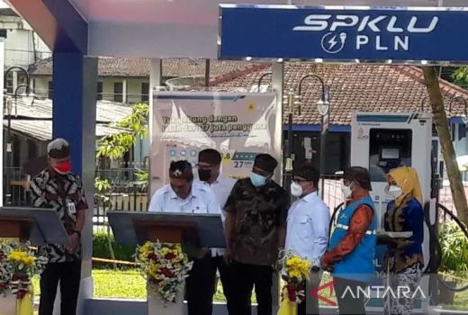 Luhut Resmikan SPKLU di Destinasi Super Prioritas Borobudur - GenPI.co JATENG
