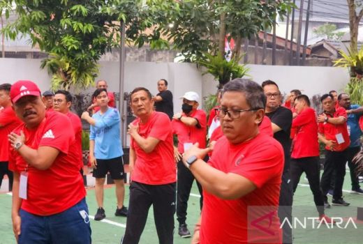 Ganjar dan Gibran Malam Tidur di Barak, Pagi Disuruh Senam Sicita - GenPI.co JATENG
