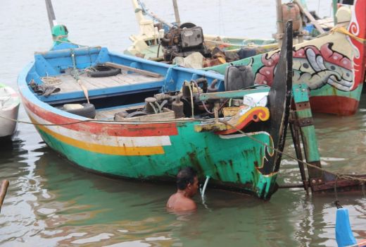 Gelombang Tinggi Bikin Ratusan Nelayan Semarang Pilih Tak Melaut - GenPI.co JATENG