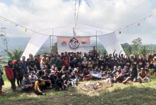 Wah! Berawal dari Iseng Muncak, Komunitas Ini Rajin Aksi Sosial - GenPI.co JATENG