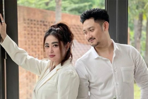 Resmi Cerai dari Angga Wijaya, Begini Curhatan Dewi Perssik - GenPI.co JATENG