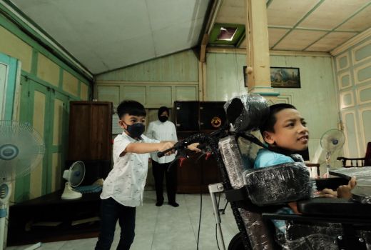 Begini Aksi Jan Ethes Diajak Mensos Bantu Anak Cerebral Palsy - GenPI.co JATENG