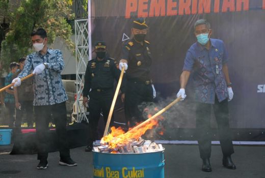 Wow! 11,3 Juta Batang Rokok Ilegal di Jateng DIY Dimusnahkan - GenPI.co JATENG