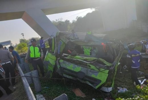 Ngeri! Kecelakaan Maut di Exit Tol Ngasem, 1 Orang Tewas - GenPI.co JATENG
