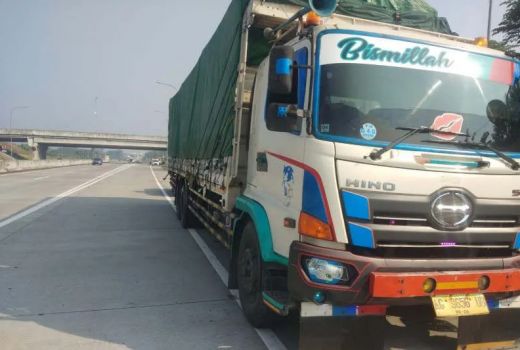 Mobil Dinas Ini Kecelakaan di Tol Semarang-Solo, 2 Orang Tewas - GenPI.co JATENG