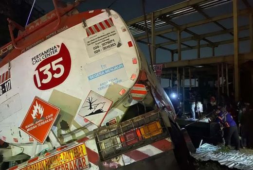 Truk BBM Kecelakaan di Semarang, 1 Meninggal, Innalillah - GenPI.co JATENG
