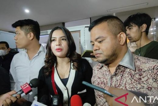 Hotman Paris Nyaris Cakar Razman Arif, Ada Apa? - GenPI.co JATENG
