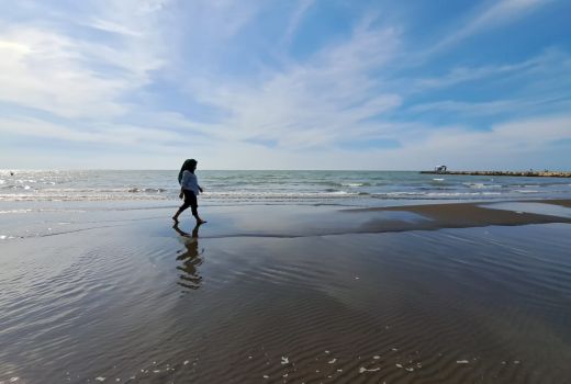 5 Aktivitas Seru yang Bisa Dilakukan di Pantai Larangan Tegal - GenPI.co JATENG
