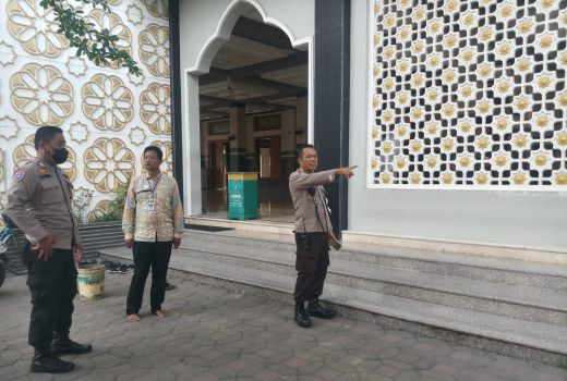Miris! Viral Video Pelajar SMA di Pekalongan Bermesraan di Emperan Masjid - GenPI.co JATENG