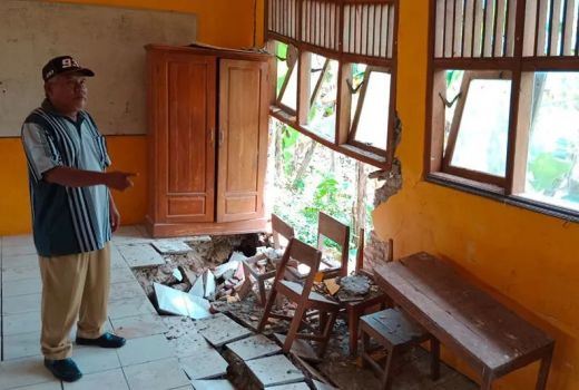Miris! 2 Ruang Kelas di SDN 2 Ciarus Banyumas Rusak Parah, Begini Kondisinya - GenPI.co JATENG