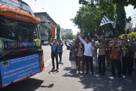 119 Transmigran Asal Jawa Tengah Dilepas, Ini Pesan Menteri Desa PDTT - GenPI.co JATENG