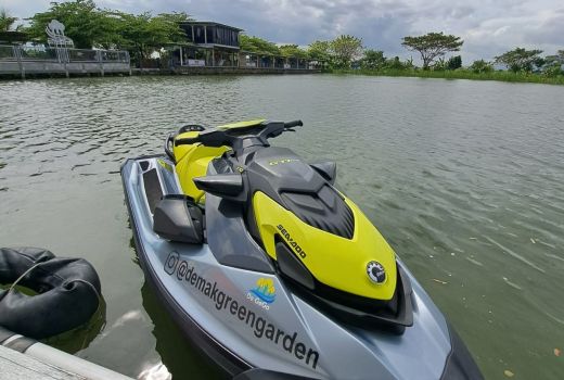 Demak Green Garden Tawarkan Sensasi Naik Jetski di Danau - GenPI.co JATENG