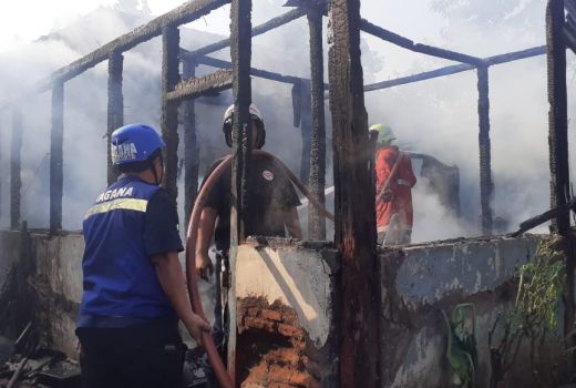 Rumah Indekos di Solo Terbakar, Butuh 87 Menit Padamkan Api - GenPI.co JATENG