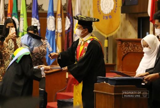 Akhirnya! Setelah 2 Tahun Pandemi, UNS Solo Gelar Wisuda Luring - GenPI.co JATENG