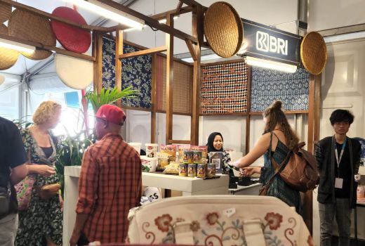 BRI Bawa Ikan Asap Iwaku Asal Demak ke Pasar Tong Tong Belanda - GenPI.co JATENG