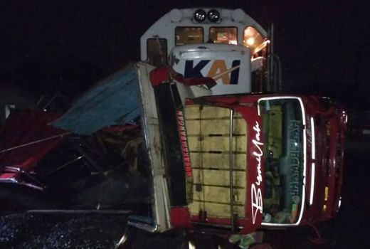 KA Kahuripan Tertabrak Truk di Cilacap, Perjalanan KA Lintas Selatan Jawa Terlambat - GenPI.co JATENG