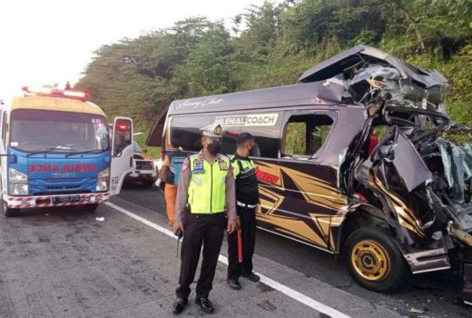 Lagi-Lagi Kecelakaan Maut di Tol Semarang-Solo, 5 Orang Tewas - GenPI.co JATENG