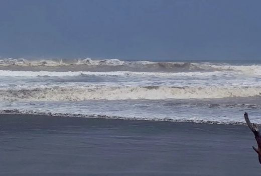BMKG: Waspada Gelombang Tinggi di Laut Selatan Jateng - GenPI.co JATENG