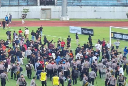 Liga 3 Berakhir Ricuh, Polisi Kawal Pemain dan Suporter Persitema Temanggung - GenPI.co JATENG