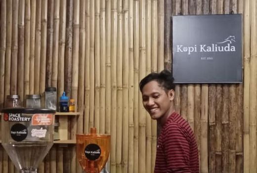 Pria Asal Kaliuda Sumba Timur Ini Kenalkan Kampung Halaman Lewat Bisnis Kopi - GenPI.co JATENG