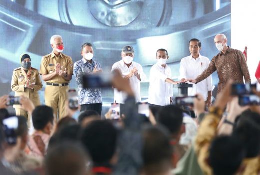 Dampingi Jokowi Groundbreaking Pabrik Wavin di KIT Batang, Ganjar: Bukti Investor Percaya - GenPI.co JATENG