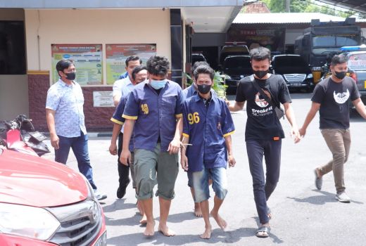 Pulang Nonton Sepak Bola Arema Vs Persebaya di Malang, 4 Pria Bobol Rumah Warga Sukoharjo - GenPI.co JATENG