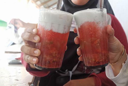 Yuk, Cobain Kuliner Legendaris Slawi! Ada Es Lontrong dan Rujak Teplak - GenPI.co JATENG