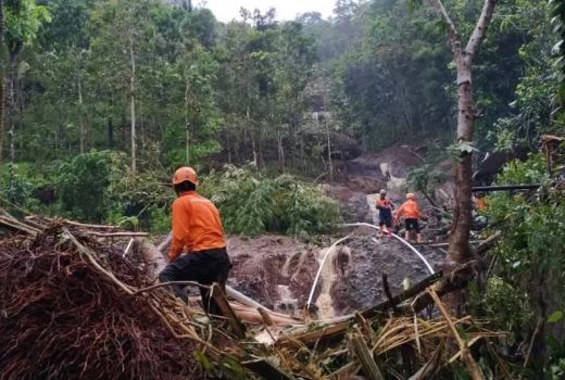 Banjir dan Longsor Landa Borobudur, 2 Rumah Warga Rusak - GenPI.co JATENG