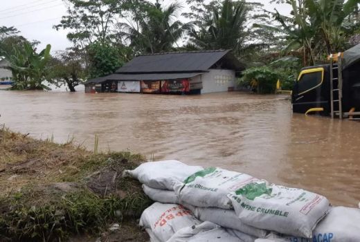 Jalur Lintas Selatan Selatan Jawa Tengah Tergenang Banjir - GenPI.co JATENG