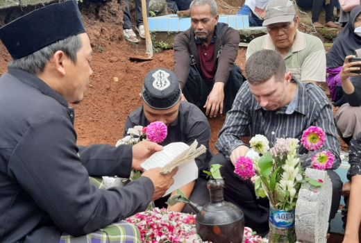 Begini Kisah Pilu Suami WNI yang Melihat Istrinya Tewas Tertembak di AS - GenPI.co JATENG