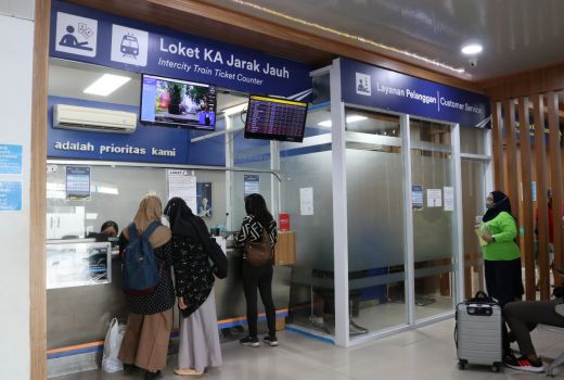 Syarat Terbaru Naik Kereta Api, Penumpang Wajib Vaksin Booster - GenPI.co JATENG