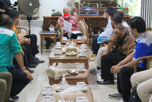 Sah! Ganjar Umumkan UMP Jawa Tengah 2023 Naik 8,01%, Sebegini Besarannya - GenPI.co JATENG