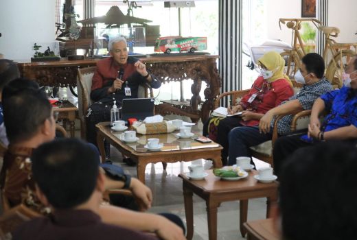 Unjuk Rasa, Buruh di Jateng Tuntut UMP UMK Naik 13% - GenPI.co JATENG