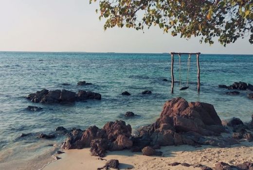 Libur Akhir Tahun, Nih! Ini Daftar Pantai Unik di Karimunjawa yang Wajib Dikunjungi - GenPI.co JATENG
