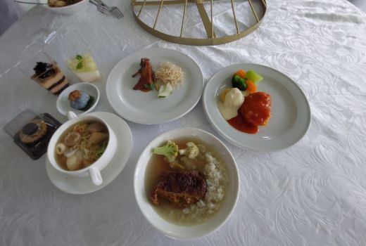 Ibu Negara Iriana Jokowi Cicipi Hidangan Menu Pernikahan Kaesang-Erina, Apa Saja Ya? - GenPI.co JATENG