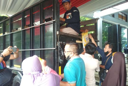 Bulog Pekalongan Pastikan Stok Beras Aman Jelang Natal dan Tahun Baru, Sebegini Banyaknya - GenPI.co JATENG